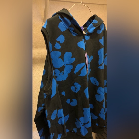 FUTURE COLLECTIVE - Picture 2 of 4